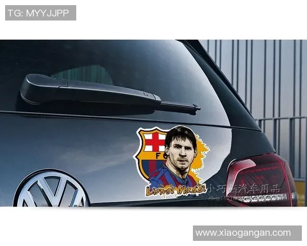 书包上的足球明星贴纸带来的梦想与激情